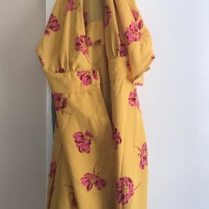 Forever 21 floral dress w/ sleeves buttons up fron